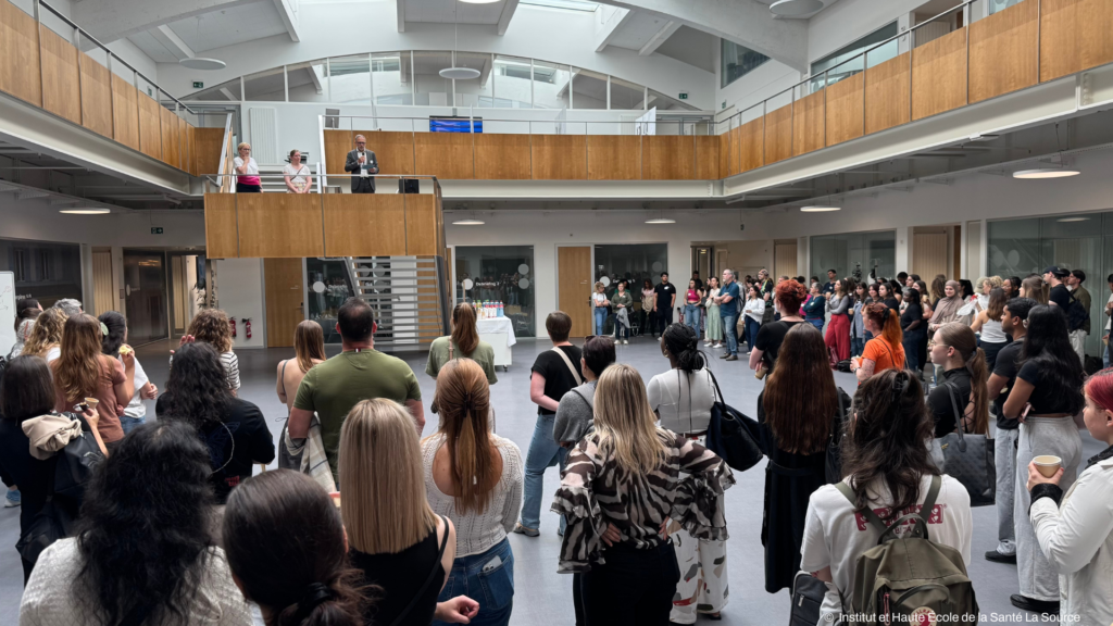 Participants dans l'atrium