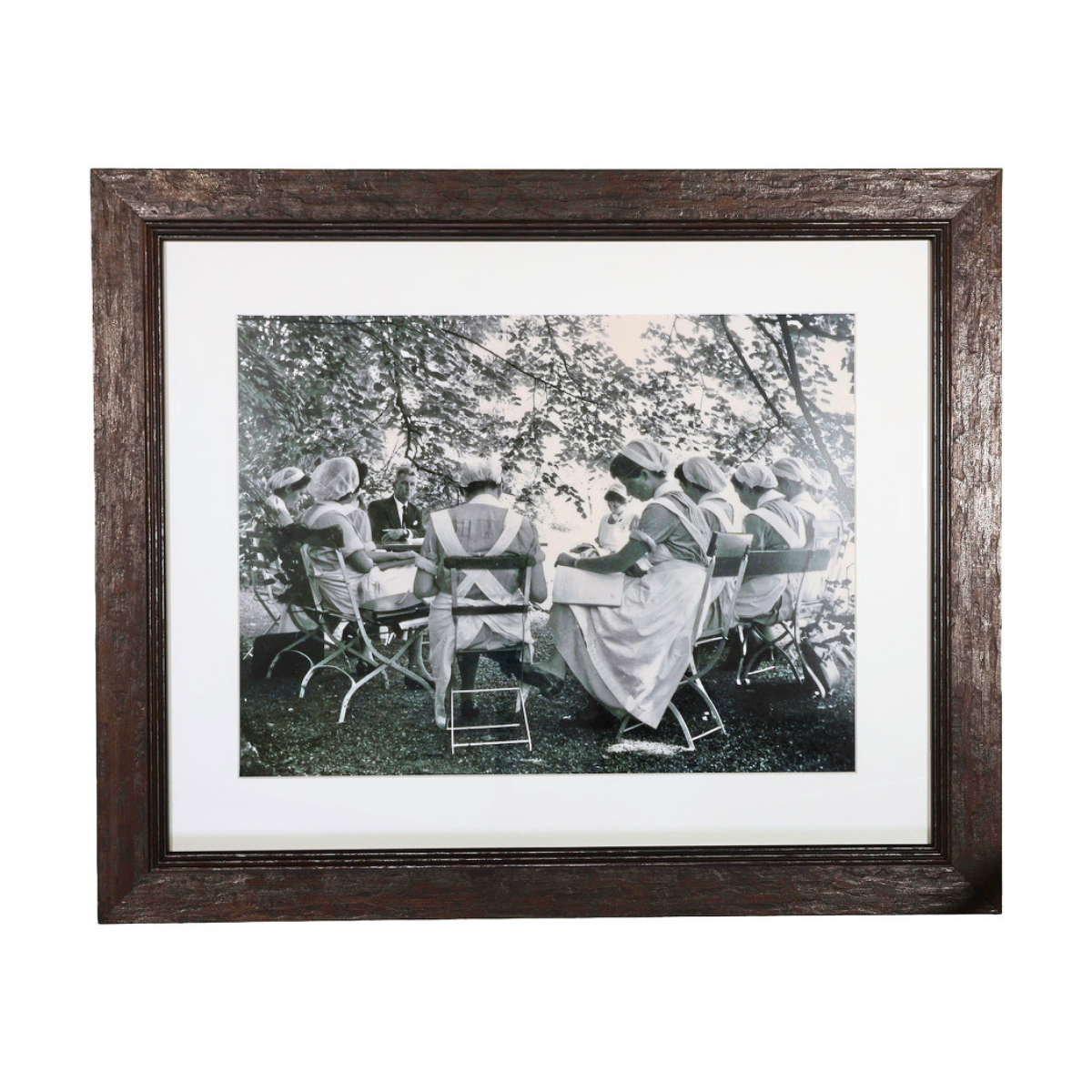 Etudiantes dans le jardin